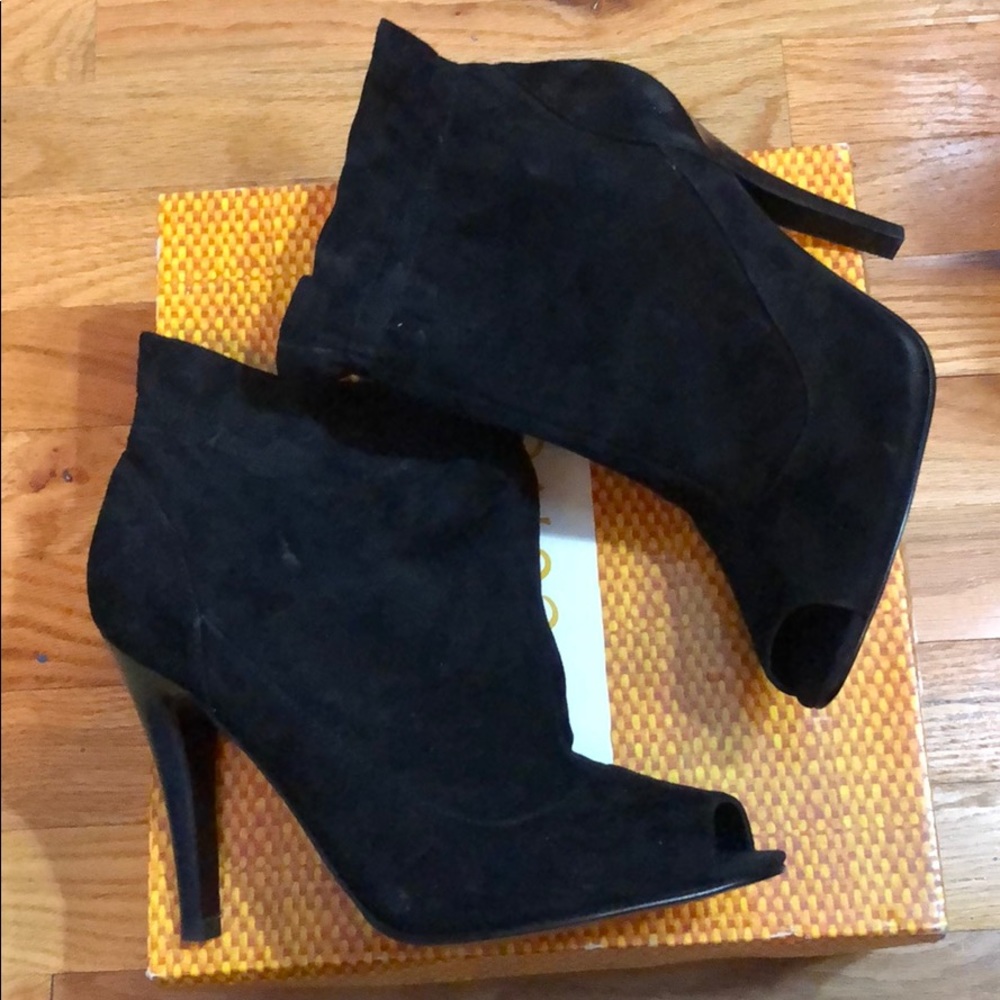 Heeled peep toe booties size 9